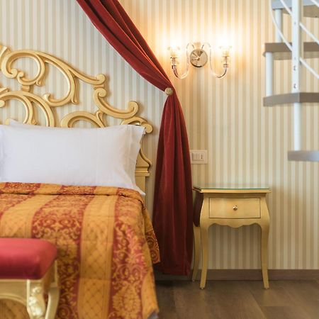 Regina Del Garda Suite Toscolano Maderno Bagian luar foto