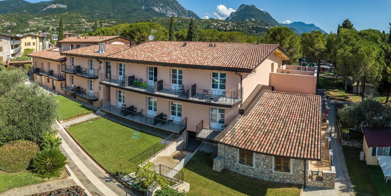 Regina Del Garda Suite Toscolano Maderno Bagian luar foto