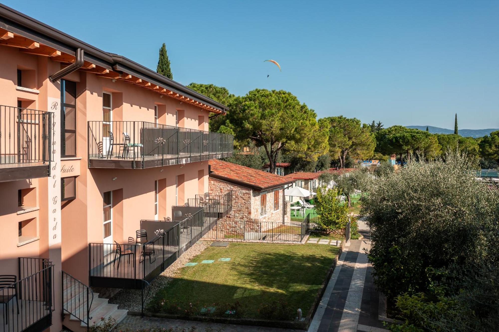 Regina Del Garda Suite Toscolano Maderno Bagian luar foto