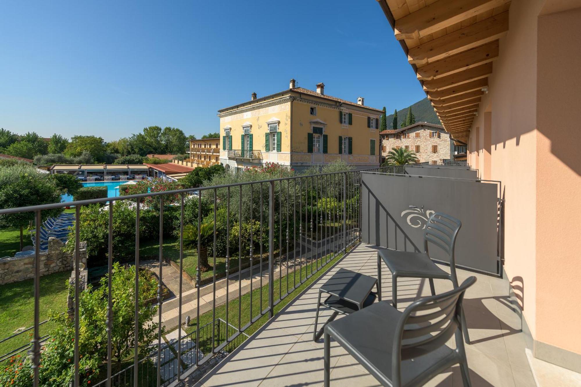 Regina Del Garda Suite Toscolano Maderno Bagian luar foto