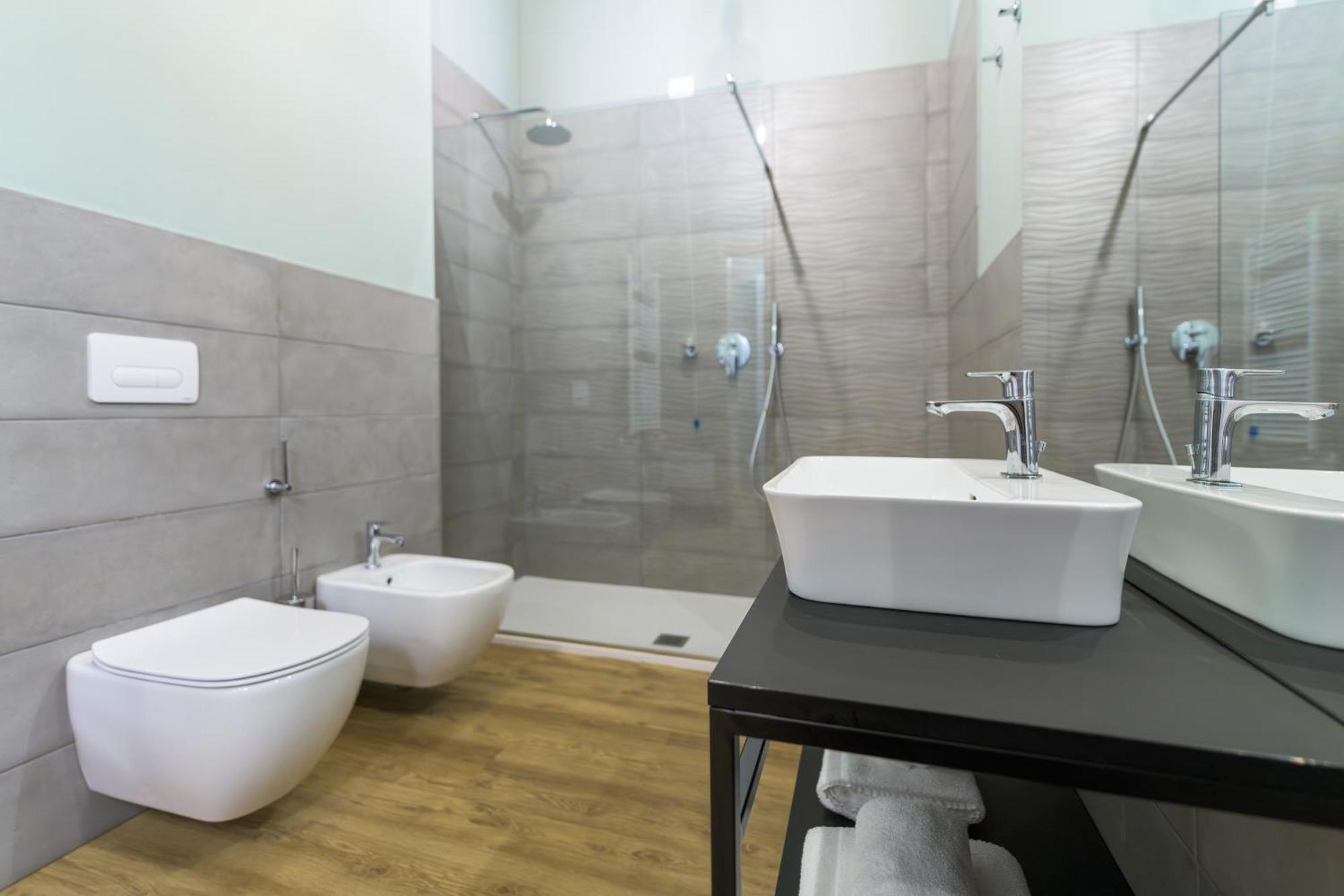 Regina Del Garda Suite Toscolano Maderno Bagian luar foto